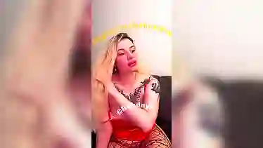Arzu Yılmaz's homemade webcam show is full of lustful desires